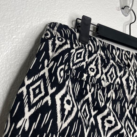 Old Navy Womens Shorts Size 10 Black & White Geometric Tribal Ikat Short Shorts - Picture 12 of 12